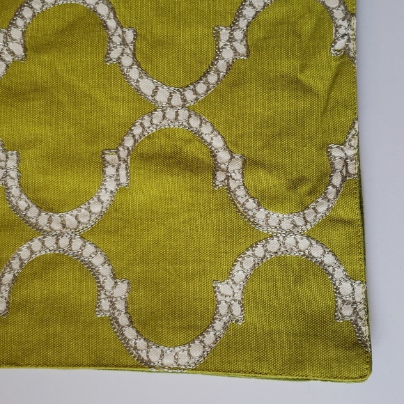 Dress your table Dastan new green apple gray embroidery table runner - Picture 2 of 5